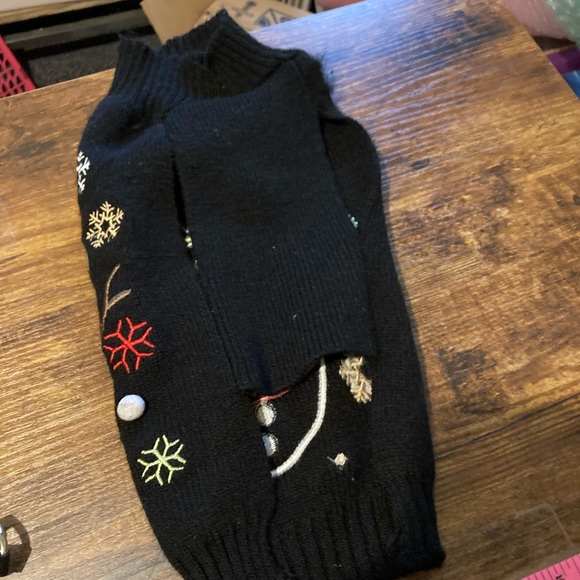 Christmas dog sweater and retractable lease - Picture 3 of 5